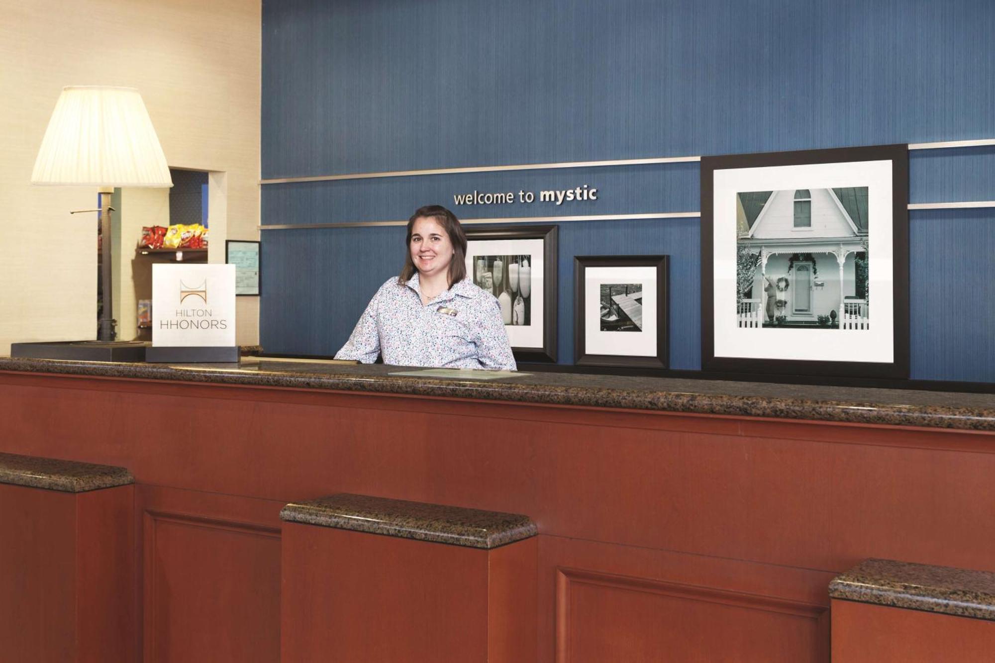 Hampton Inn & Suites Mystic Exterior foto